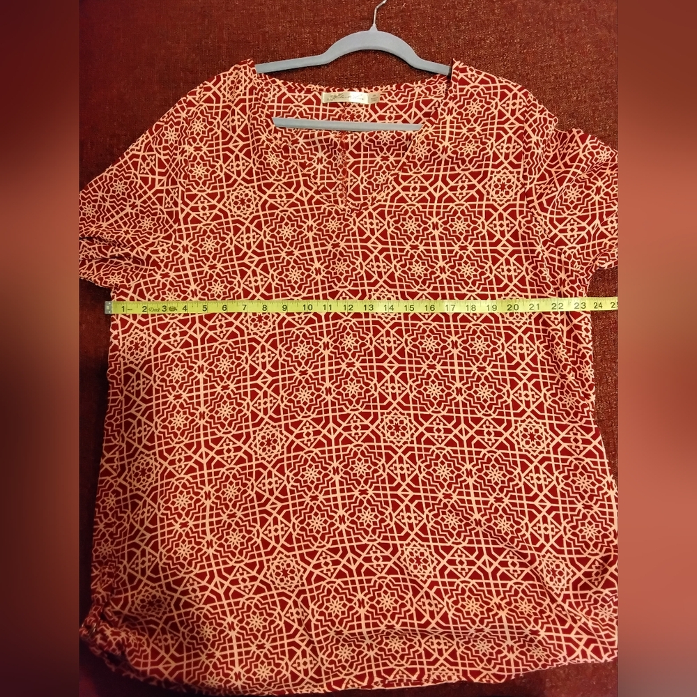 Red Geometric Pattern Blouse - Picture 6 of 7